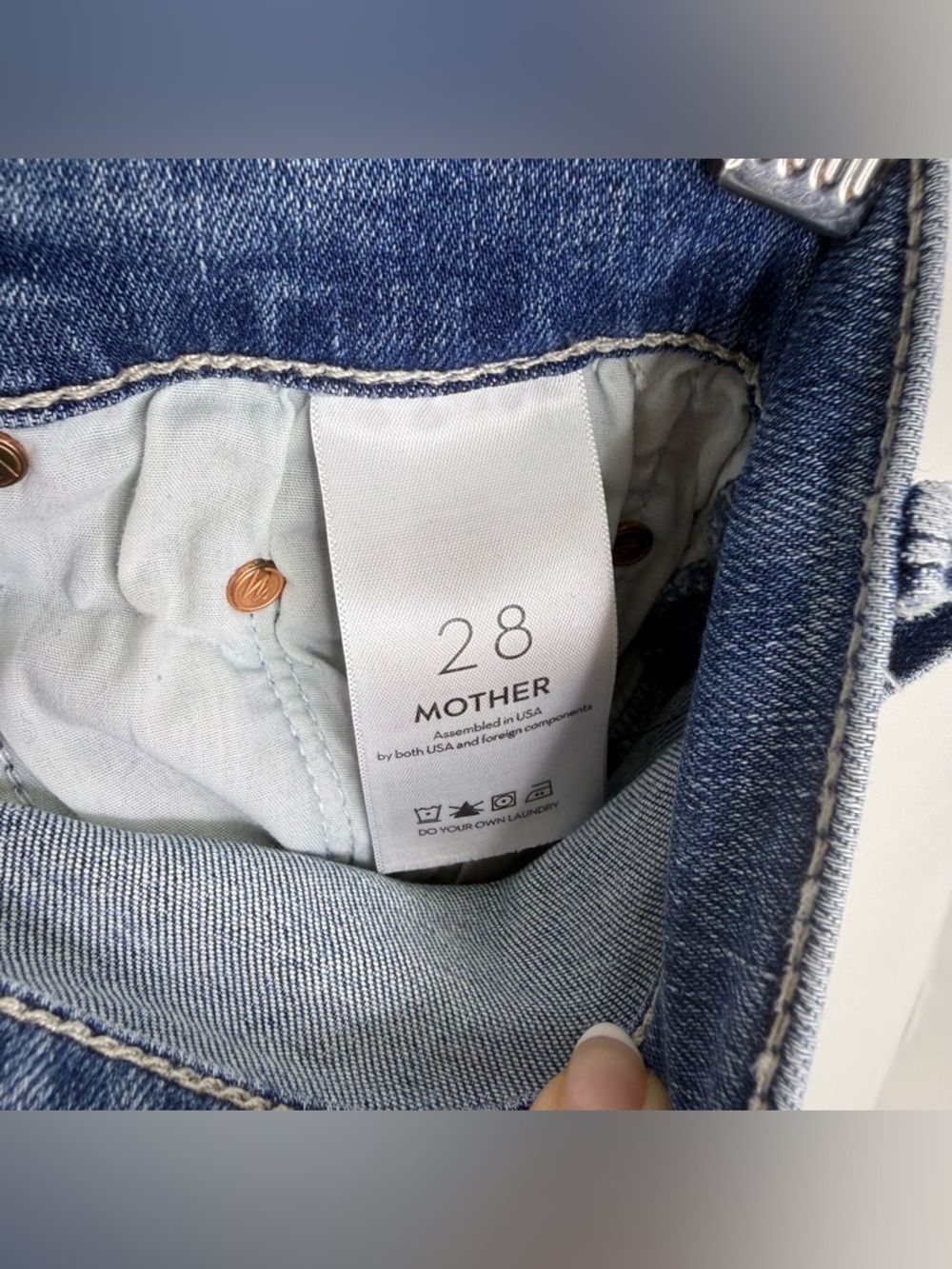 MOTHER The Weekender Fray Flare Denims Jeans - Picture 8 of 9